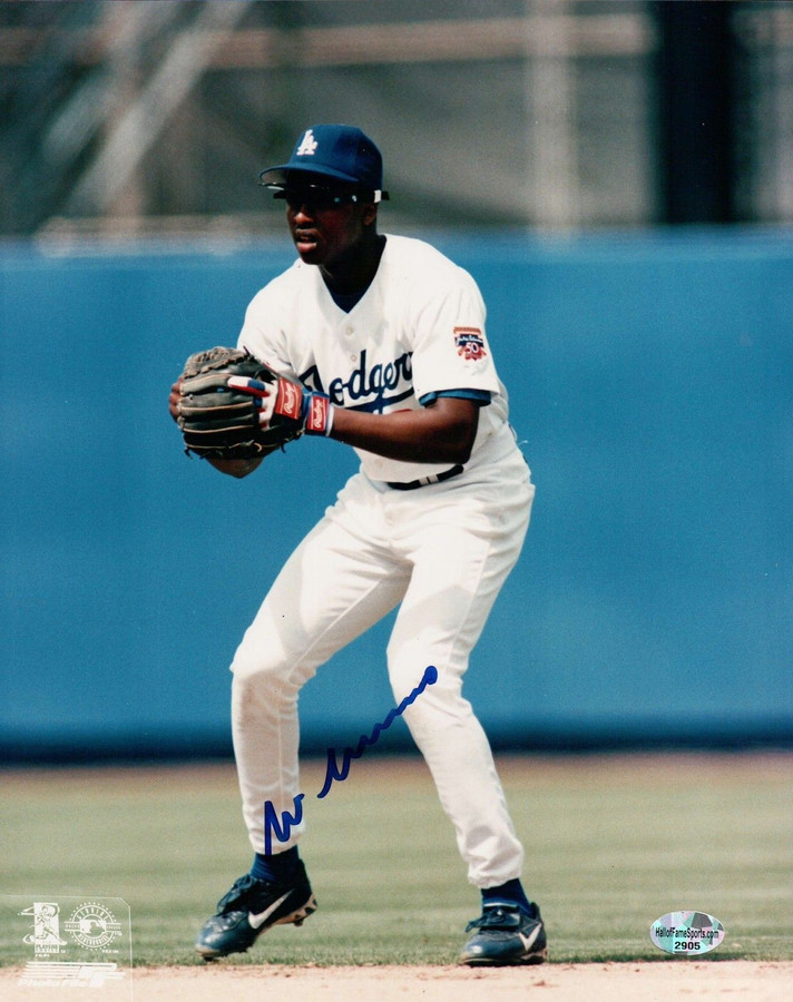 Wilton Guerrero Signed 8X10 Photo Autograph LA Dodgers Fielding Auto w/COA