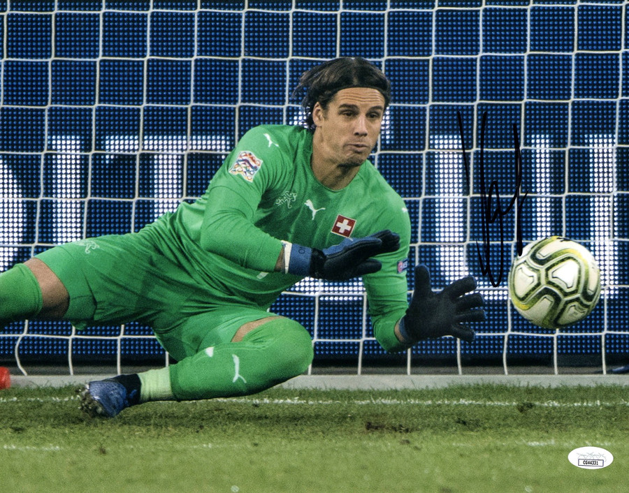 Yann Sommer Signed Autographed 11X14 Photo Inter Milan Making Save JSA CG44331