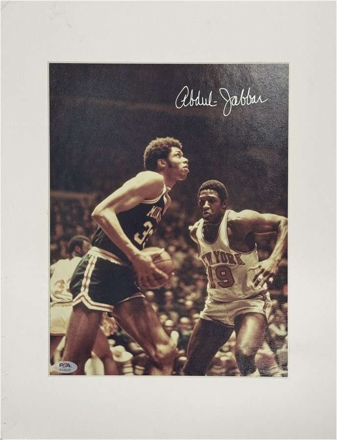 Kareem Abdul-Jabbar Autographed 10x12 Matted Photo Bucks Lakers PSA AQ33231