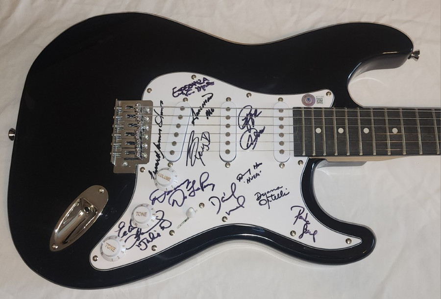 American Me Signed Electric Guitar Edward James Olmos Vira Montes +8 BAS AC71352