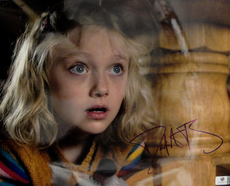 Dakota Fanning Hand Signed Autographed 11x14 Photo War of the Worlds JSA U16242