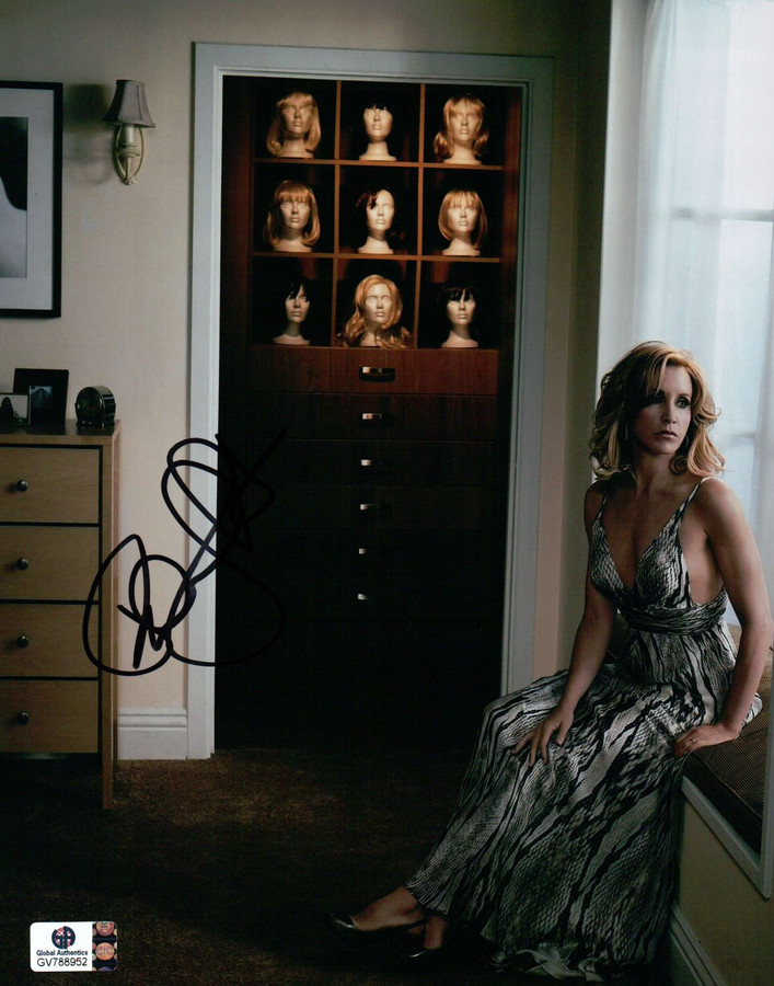 Felicity Huffman Autographed 8X10 Photo Sitting Near Wardrobe Sexy GV788952