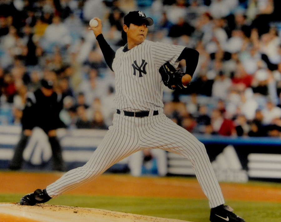 Chien-Ming Wang Unsigned 16x20 Photo New York Yankees Pitching Wind Up