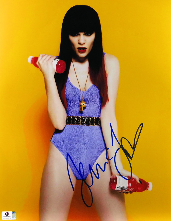 Jessie J Signed Autographed 11X14 Photo Sexy Vitamin Water Workout GV796632