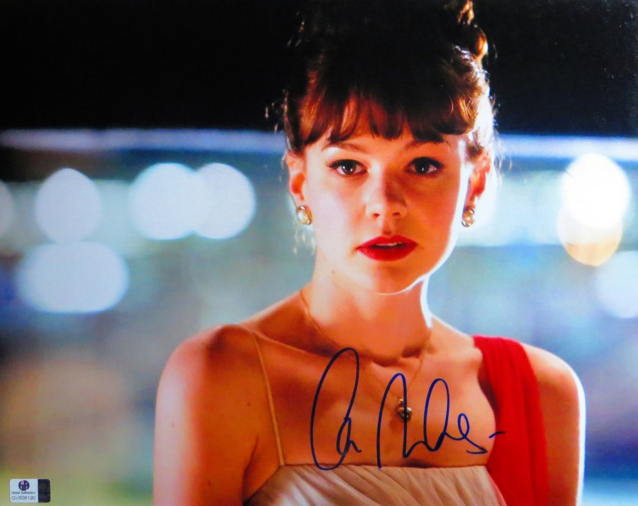 Carey Mulligan Signed Autographed 11X14 Photo An Education Close-Up GV806190