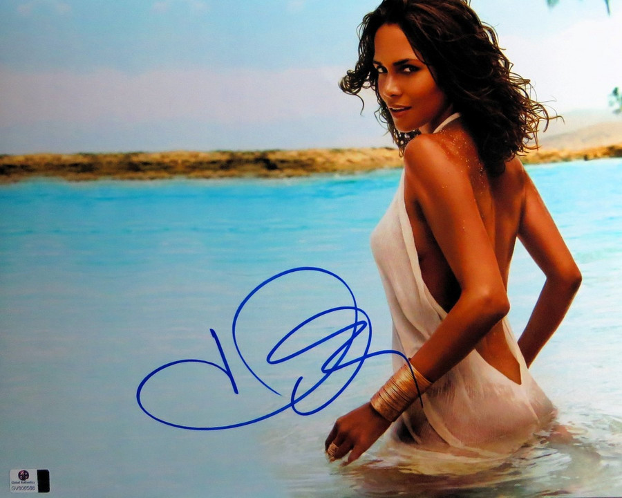 Halle Berry Signed Autographed 11X14 Photo Sexy Gorgeous Wading Water GV806588