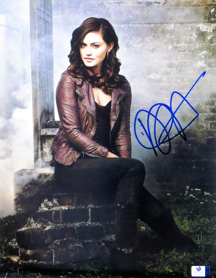 Phoebe Tomkin Signed Autographed 11X14 Photo The Vampire Diaries GV816484
