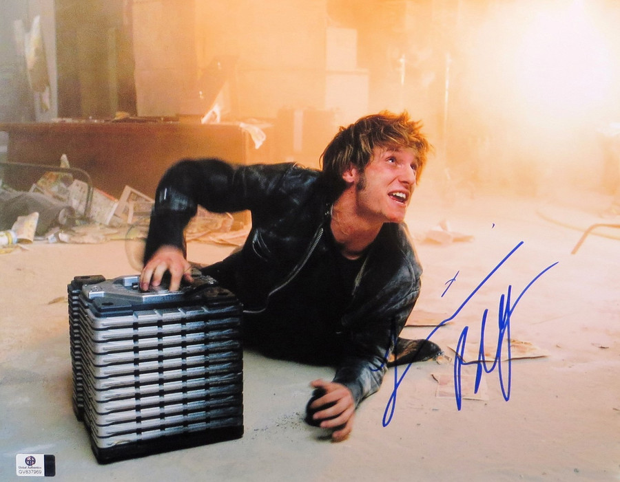 Jamie Bell Signed Autographed 11X14 Photo Jumper on Floor GV837969