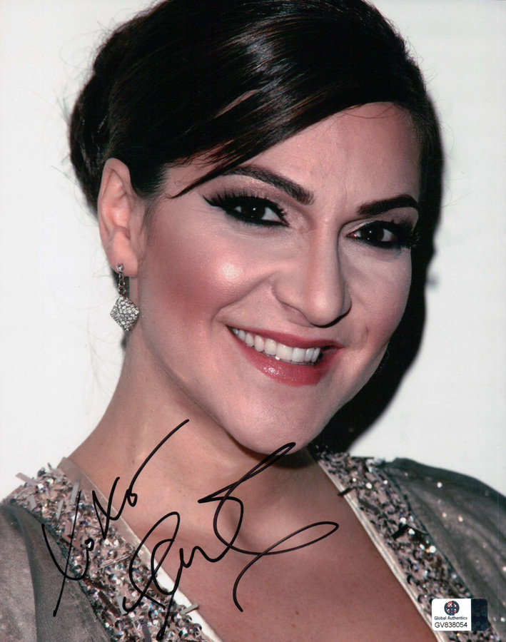 Shoshana Bean Signed Autographed 8X10 Photo Wicked Cute Sexy Smile GV838054