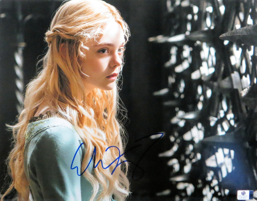 Elle Fanning Signed Autographed 11X14 Photo Maleficent Cute Look GV838911