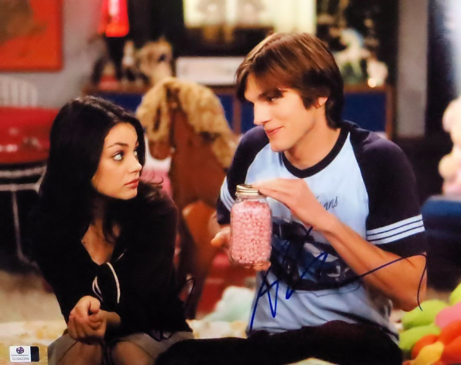 Mila Kunis Ashton Kutcher Signed Autographed 11X14 Photo That 70's Show GV842269