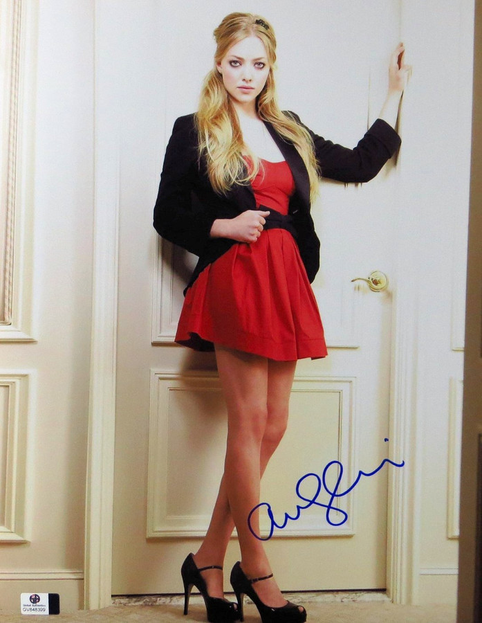 Amanda Seyfried Signed Autographed 11X14 Photo Sexy Gorgeous Red Dress GV848399