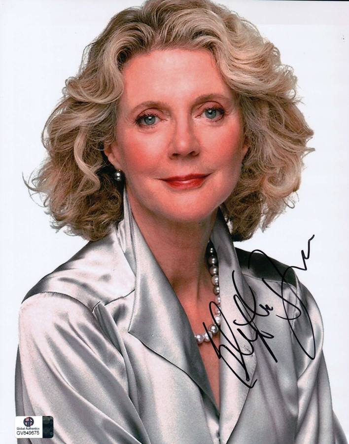 Blythe Danner Signed Autographed 8X10 Photo Gorgeous Sexy Smile GV849675