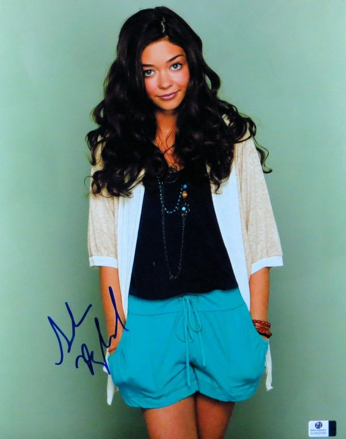 Sarah Hyland Signed Autographed 11X14 Photo Cute Sexy Hands in Pockets GV852595