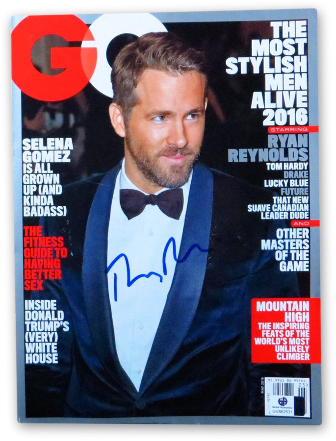 Ryan Reynolds Signed Autographed GQ Magazine Sexy Stubble  GV862631