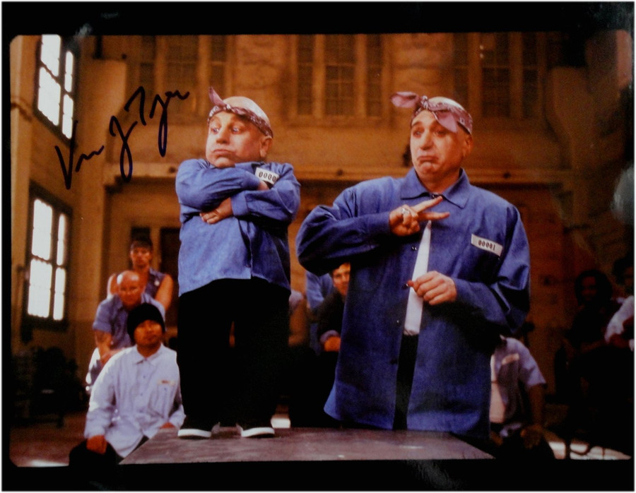 Verne Troyer Signed Autographed 8X10 Photo Austin Powers Mini Me Peace Sign