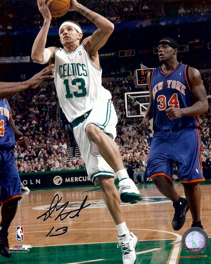 Delonte West Signed Autographed 8X10 Photo Celtics Home Driving vs. Knicks w/COA