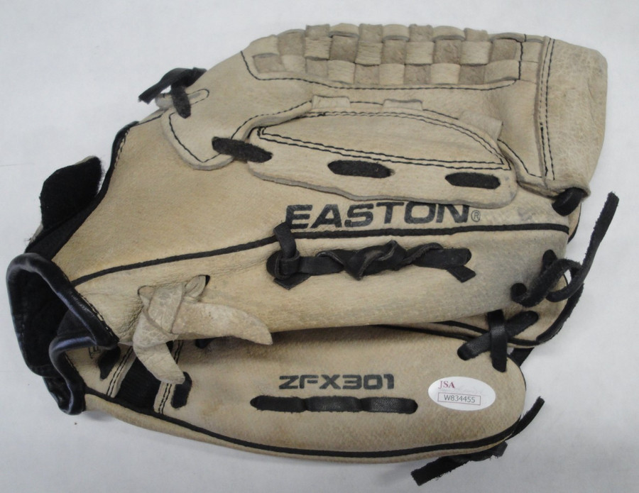 Eric Gagne Hand Signed Autograph Signed Baseball Glove JSA Sticker only W834455