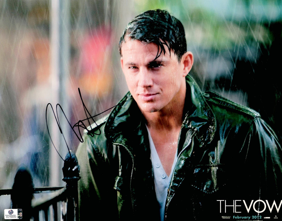 Channing Tatum Signed Autographed 11X14 Photo The Vow Jacket in Rain GV756054