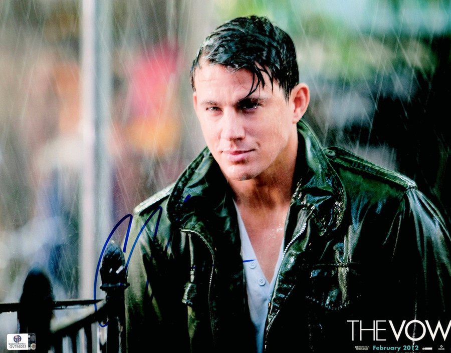 Channing Tatum Signed Autographed 11X14 Photo The Vow Jacket in Rain GV756053