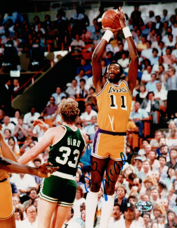 Bob McAdoo Signed 8X10 Autograph Photo Los Angeles Lakers Shooting over Bird COA