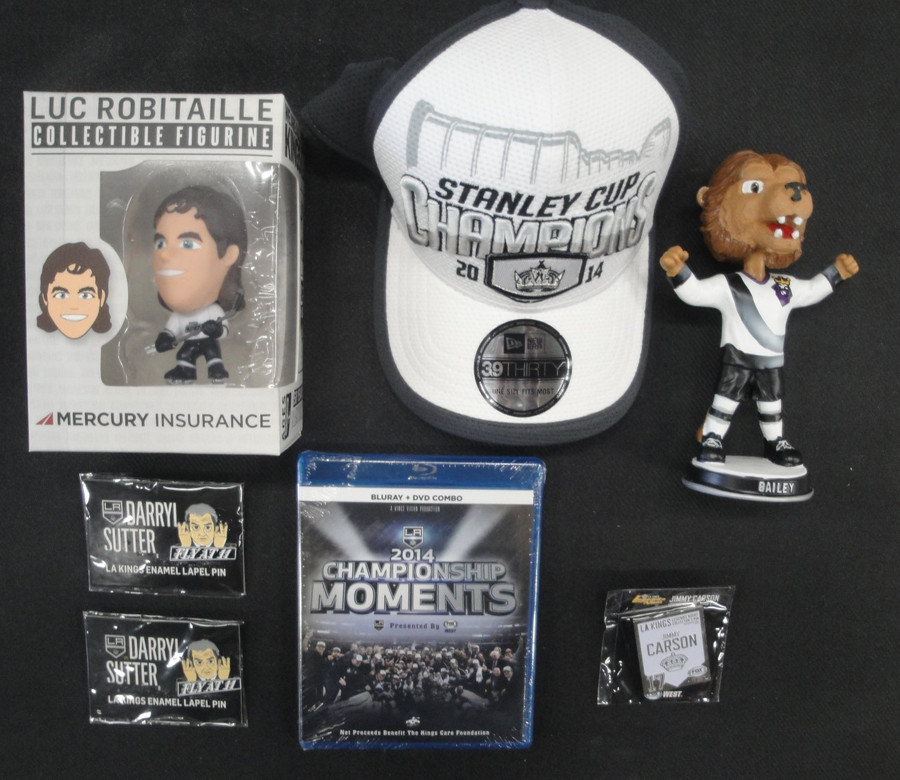 2x Wayne Gretzky Luc Robitaille Mini Statue Drew Doughty Bobble Head SGA  New Box - Cardboard Legends