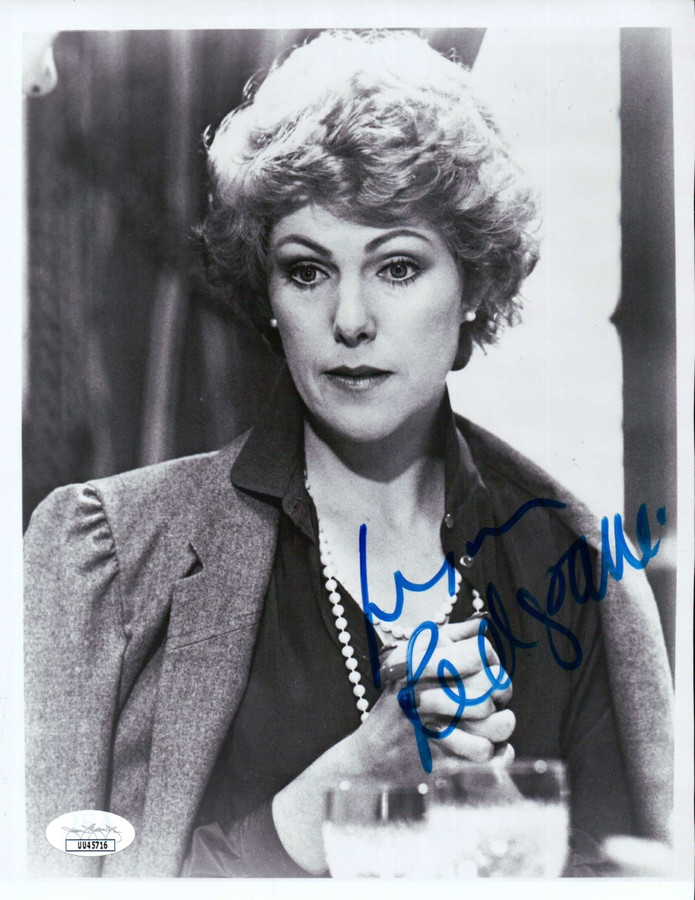 Lynn Redgrave Signed Autographed 8X10 Photo Legendary Actress JSA UU45716