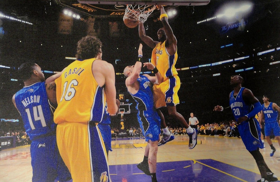 Lamar Odom UnSigned 13x20 Canvas Los Angeles Lakers 2 Hand Dunking