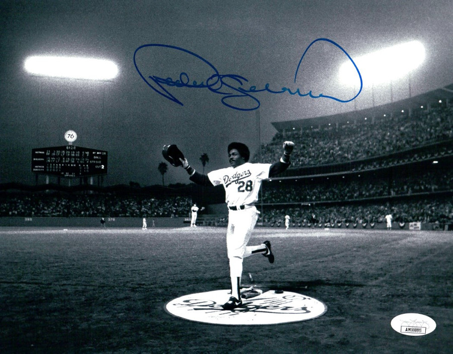 Pedro Guerrero Signed Autographed 8X10 Photo Dodgers B/W On Deck Celebration JSA