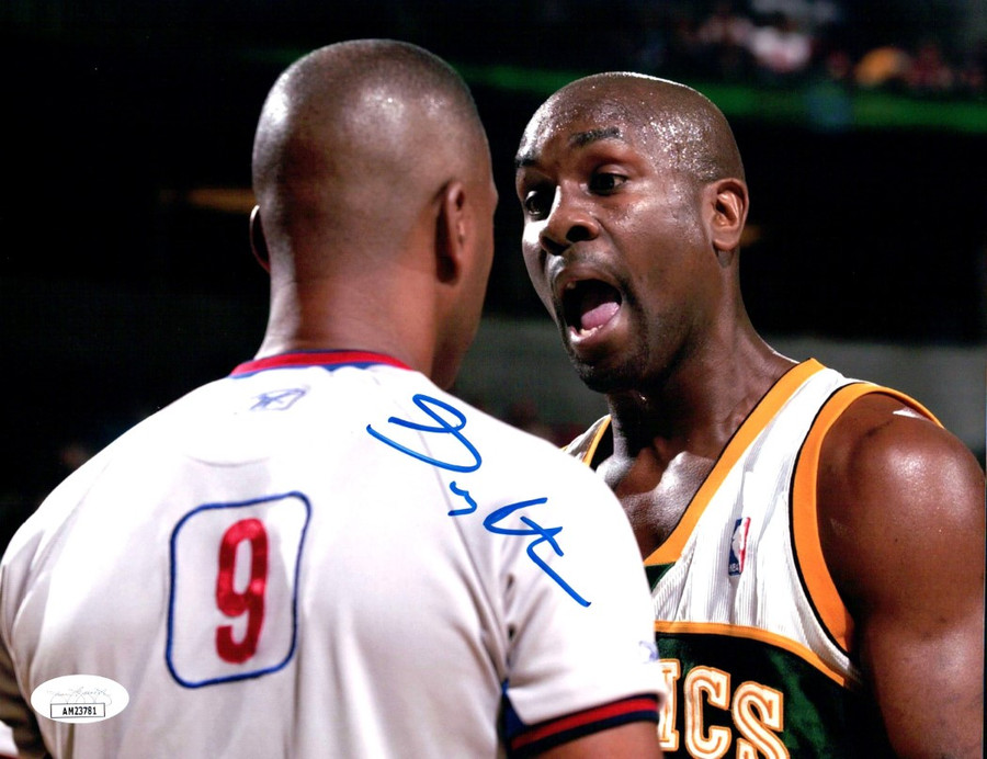 Gary Payton Signed Autographed 8X10 Photo Supersonics Arguing w/Ref JSA AM23781