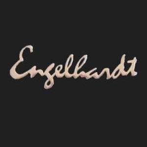 Engelhardt metal badge for tailpiece - closeup