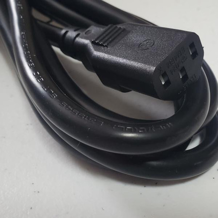 Replacement Power Cable for most common amplifiers (IEC C13), closeup of plug