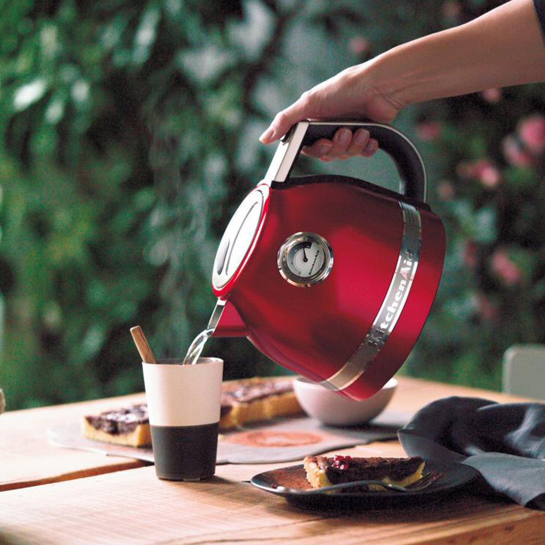 KitchenAid Artisan 1.5L Variable Temperature Kettle in Empire Red