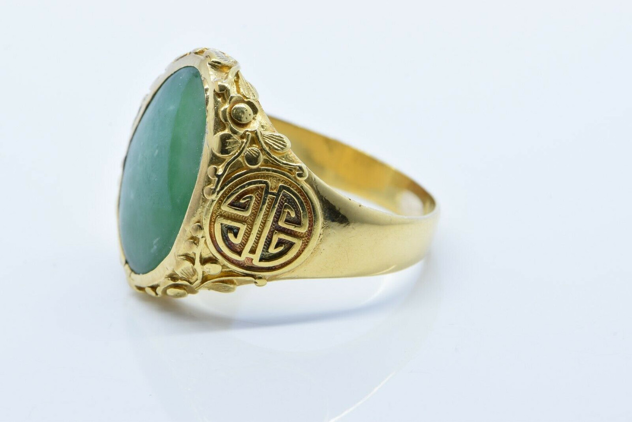 22K Yellow Gold Super Apple Green Jade Ring Size 7.25 Circa 1980