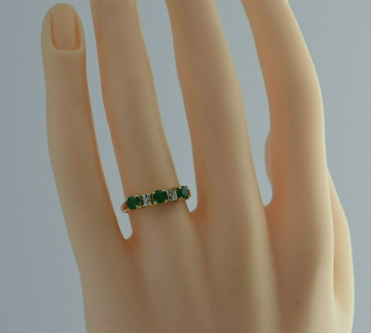 Dana Dow Jewellers 10K White Gold 6x4mm Oval Cut Emerald and 0.055cttw  Diamond Scallop Halo Ring - Size 7 | Southcentre Mall