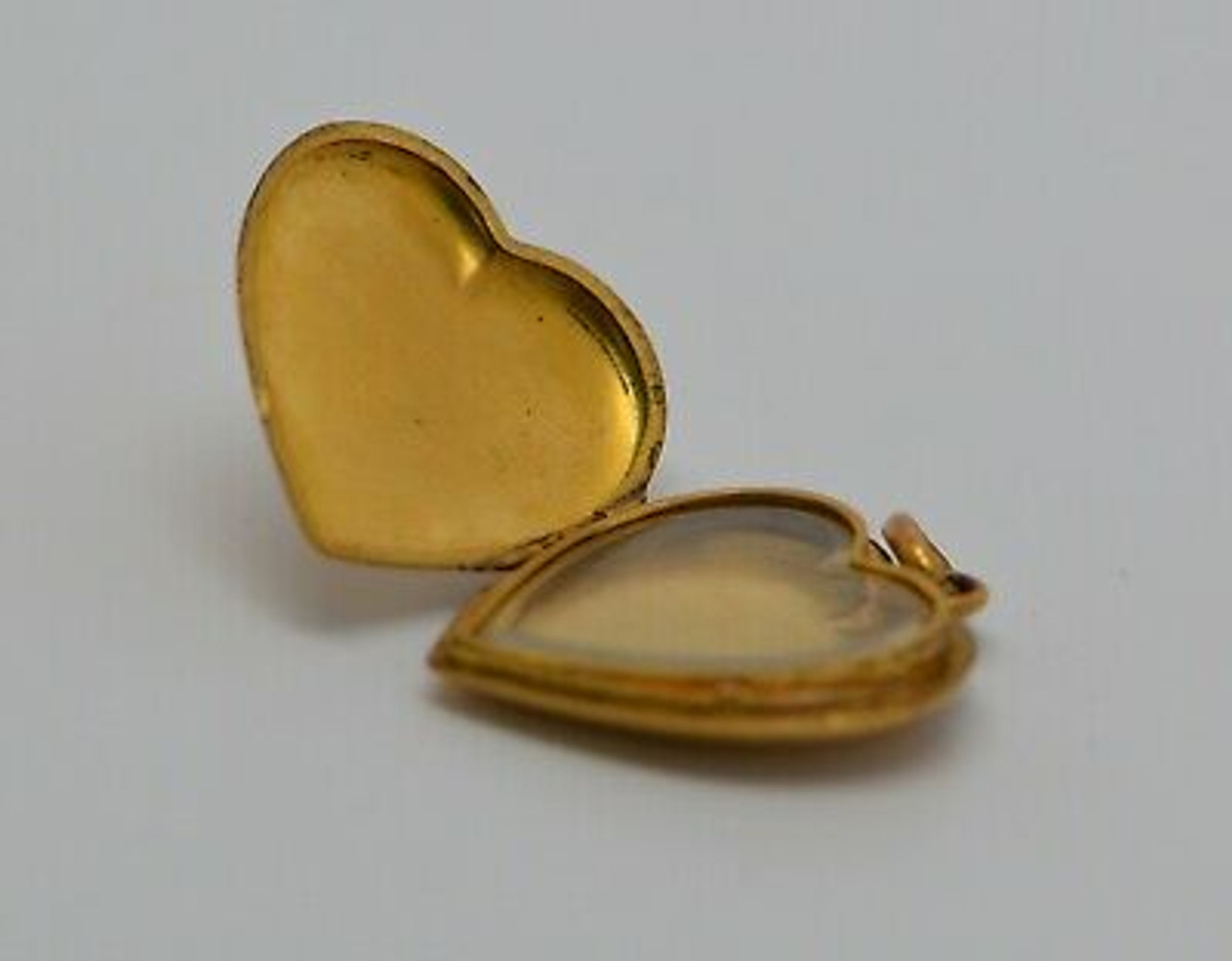 Vintage circa 1950s Heart Locket with Belcher Chain in 9 Carat Yellow Gold