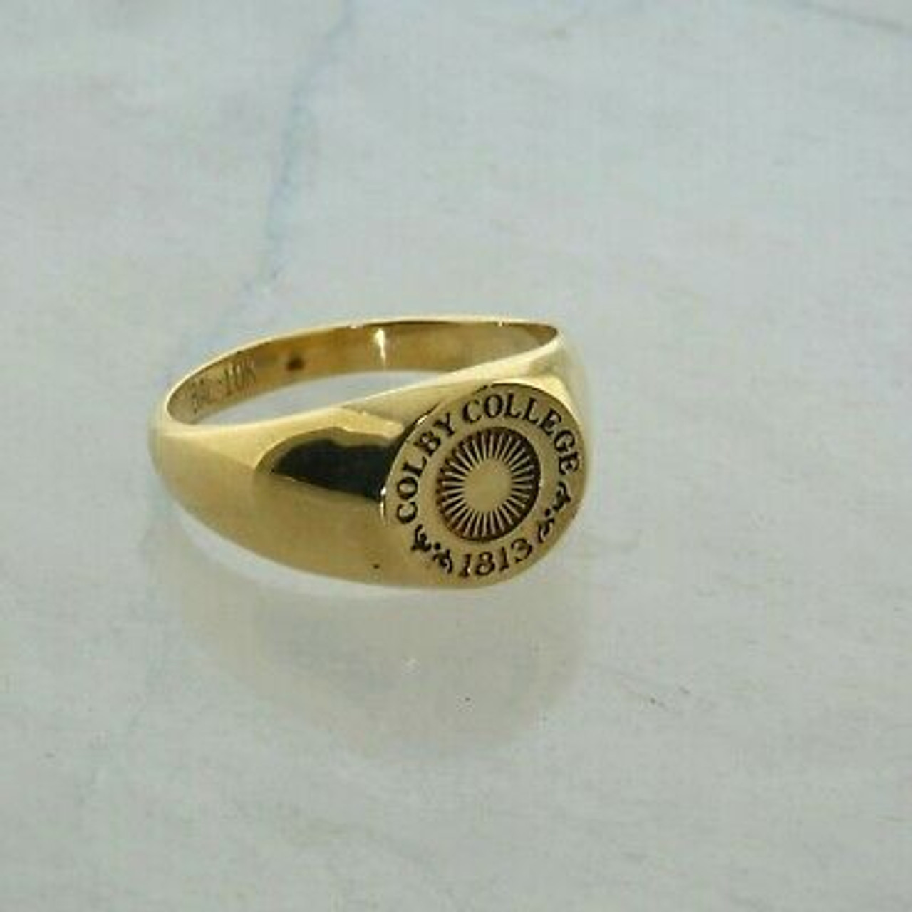 10K Yellow Gold Colby College Ring Incised Design Size 5.5 Circa 1980's