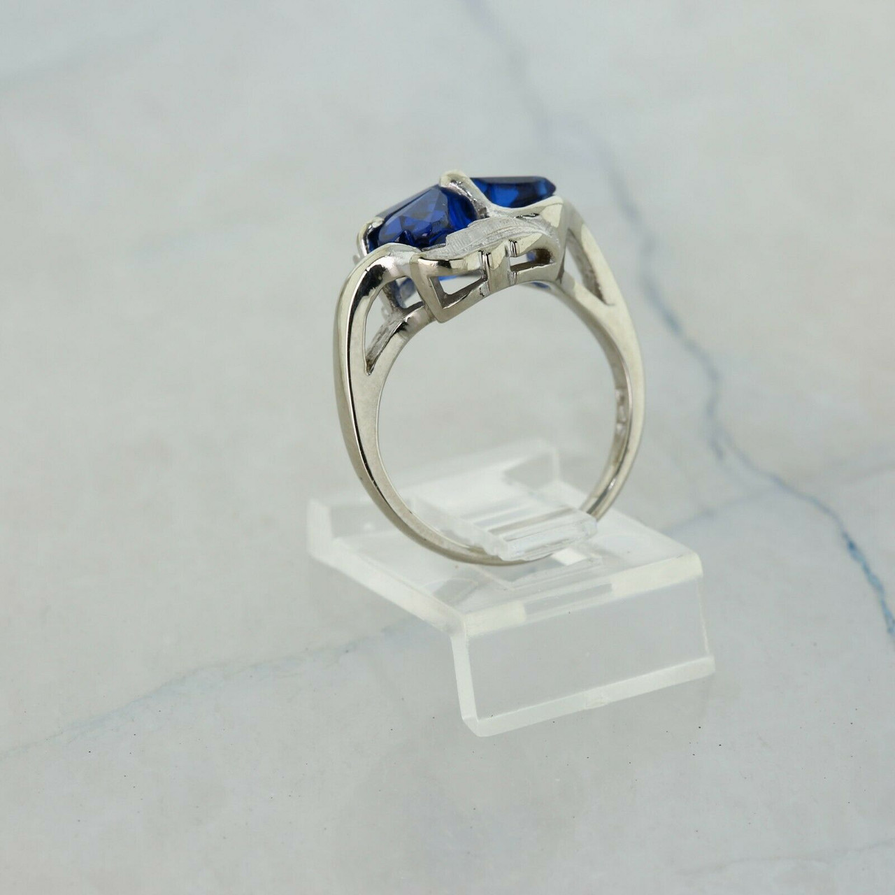 10K White Gold Blue Stone Cocktail Ring Four Leaf Clover Design Sze 5.5