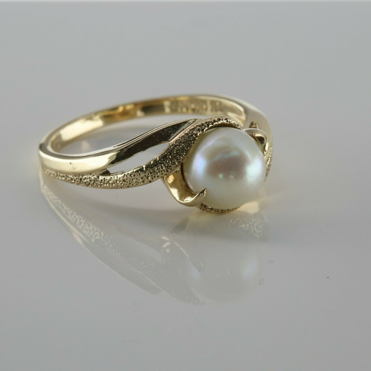 Vintage 10K Yellow Gold Pearl Ring Size 6.75 Circa 1960