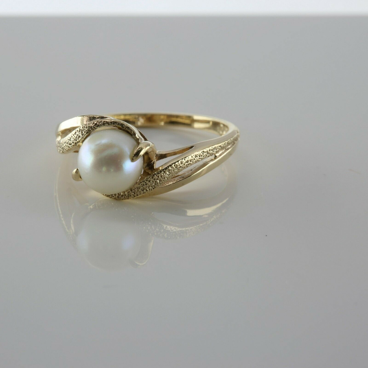 Vintage 10K Yellow Gold Pearl Ring Size 6.75 Circa 1960