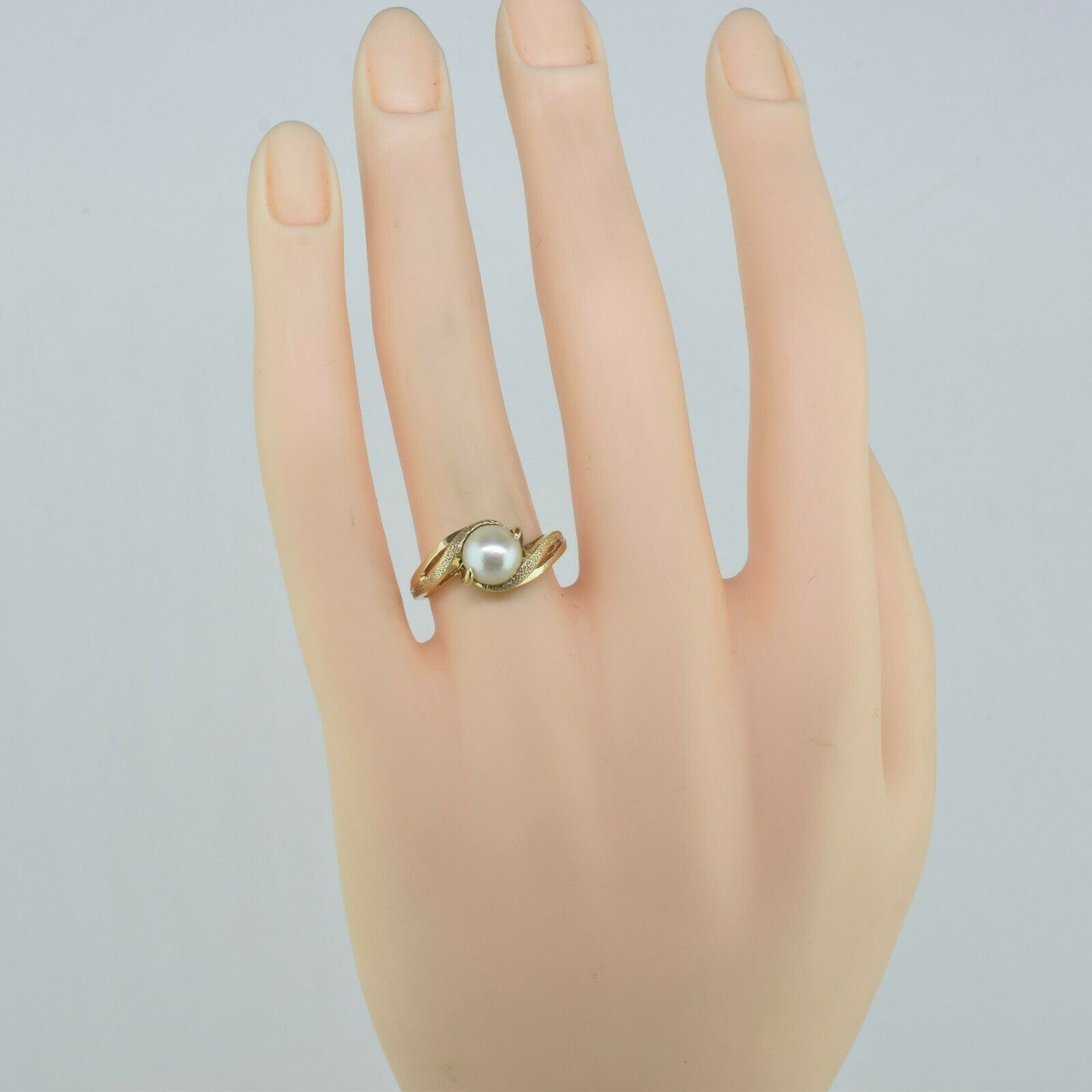 Vintage 10K Yellow Gold Pearl Ring Size 6.75 Circa 1960