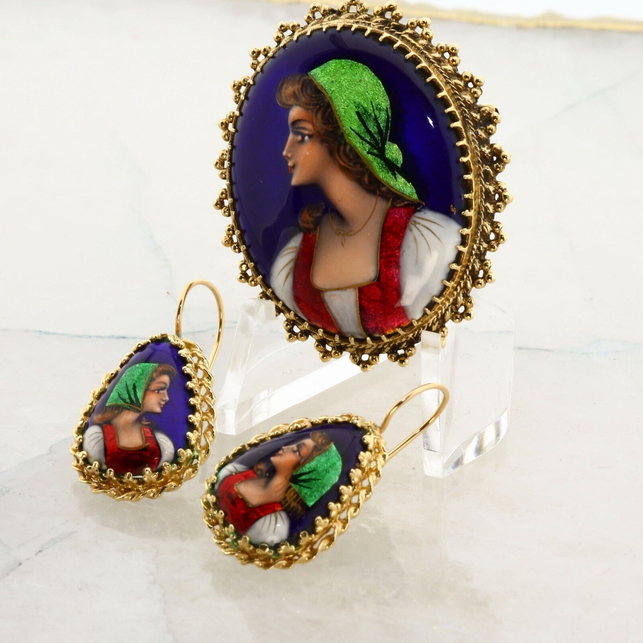 Showroom of gold pendant and earrings set | Jewelxy - 219032