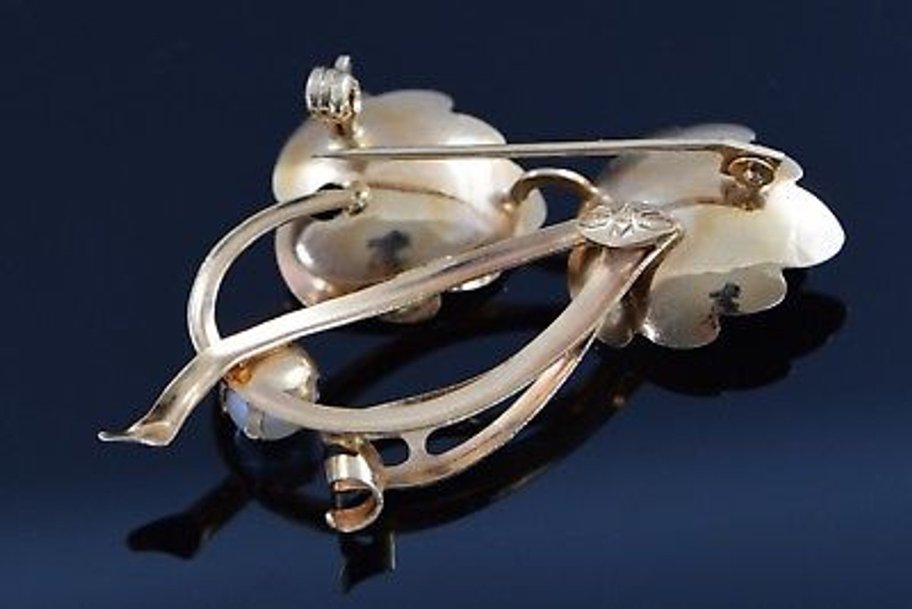 Vintage 18K Yellow Gold Pearl Leaf Brooch/Pin, Circa 1960 - Colonial  Trading Company