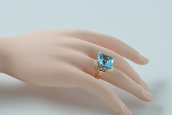 14K Yellow Gold Blue Topaz & White Sapphire Ring, Circa 1980, Size 6