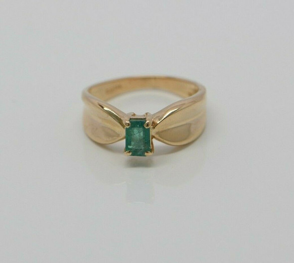 14K YG Emerald Ring Folded Ribbon Form Top, Size 6.5