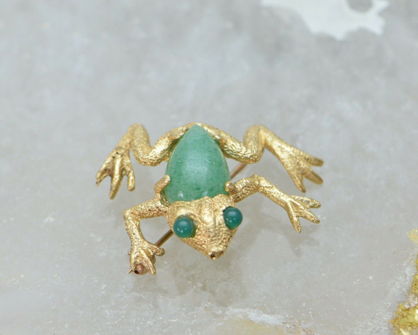 14K Yellow Gold Frog Pin, set with Green Onyx Eyes, Circa 1970