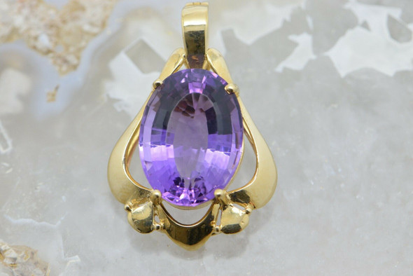 14K Yellow Gold 23ct Amethyst Pendant Pearl Enhancer with Locking Clasp