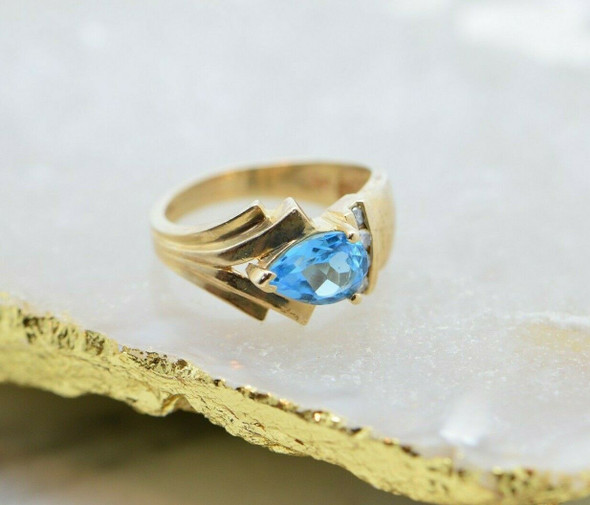 10K Yellow Gold Blue Topaz Ring with 4 Round Diamonds Size 7 Circa 1970