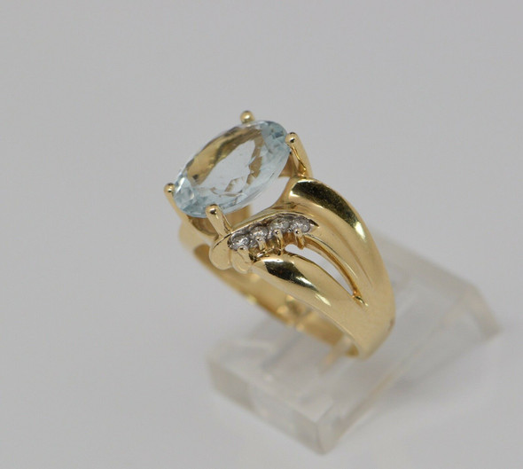 14K Yellow Gold Aquamarine and Diamond Ring Circa 1980 , Size 7.25