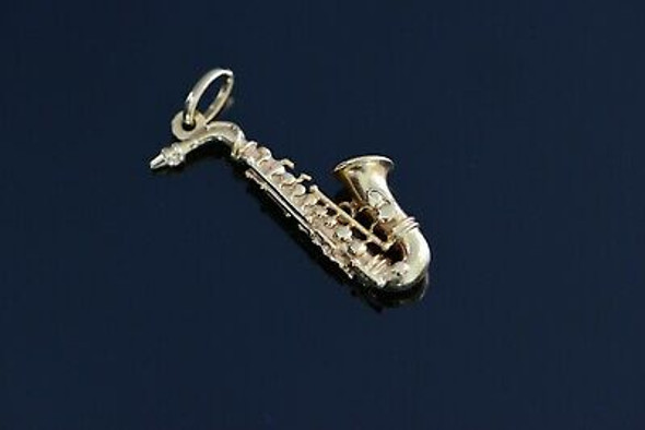 18K Yellow Gold Nicely Detailed Saxophone Pendant 18K Yellow Gold Nicely Detailed Saxophone Pendant